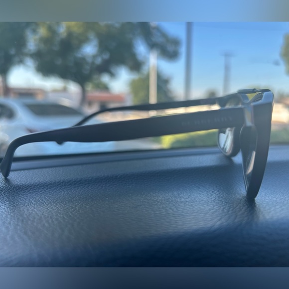 Burberry unisex sunglasses - Picture 3 of 3